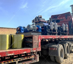 半自動液壓直連式對輥破碎機(jī)發(fā)貨圖片